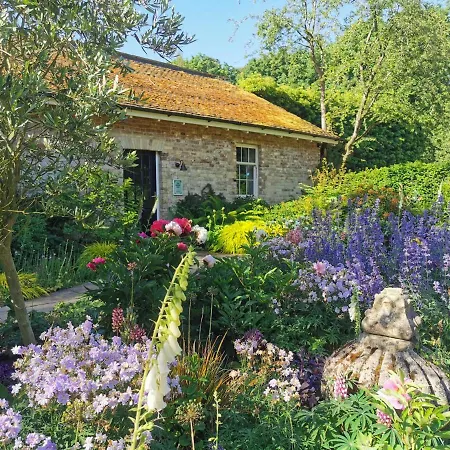 Lynford Holiday Cottages Nestled In The Heart Of Thetford Forest Mundford Exterior photo