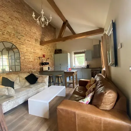 Lynford Holiday Cottages Nestled In The Heart Of Thetford Forest Mundford Exterior photo